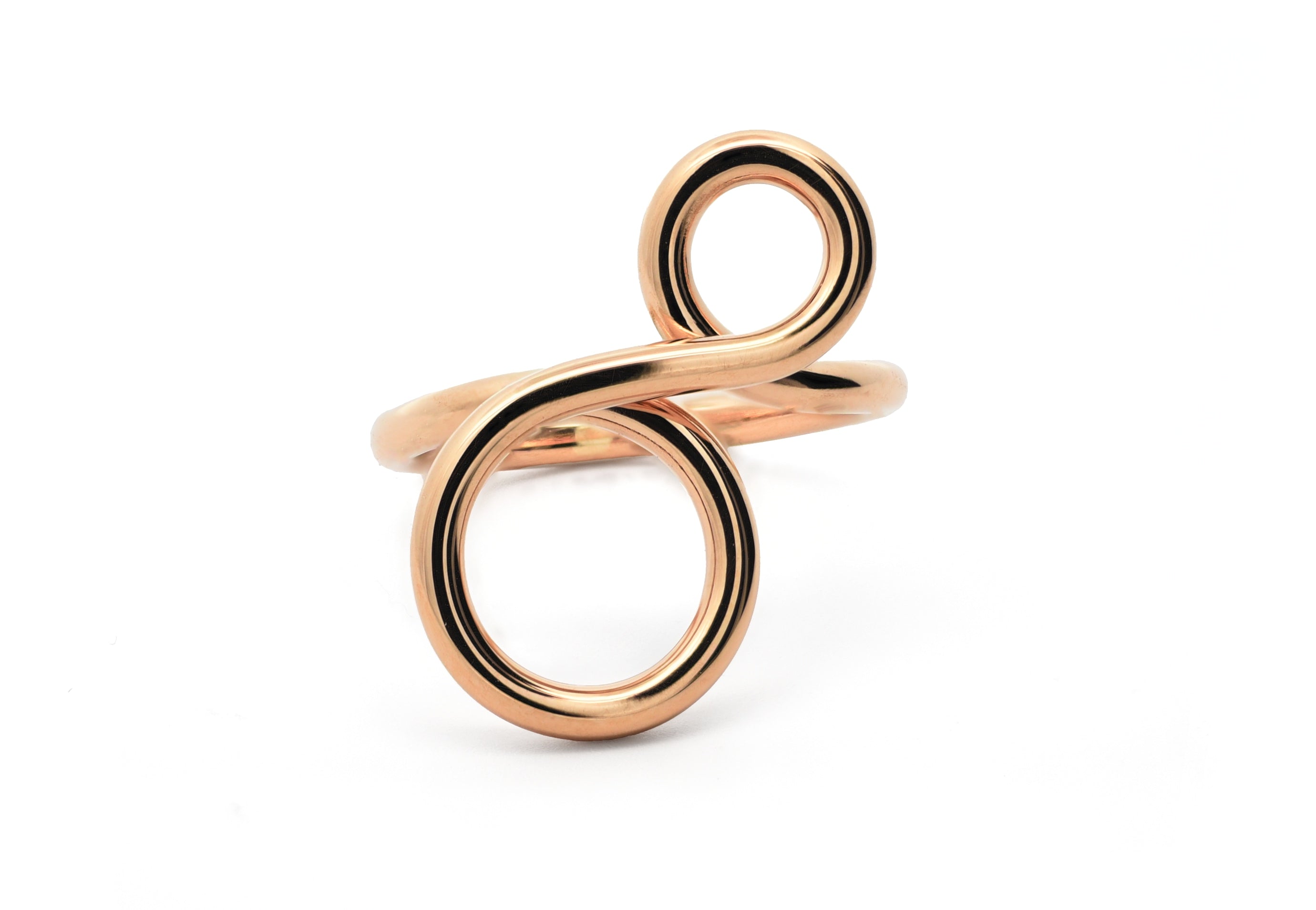 18 carat gold looping figure eight ring