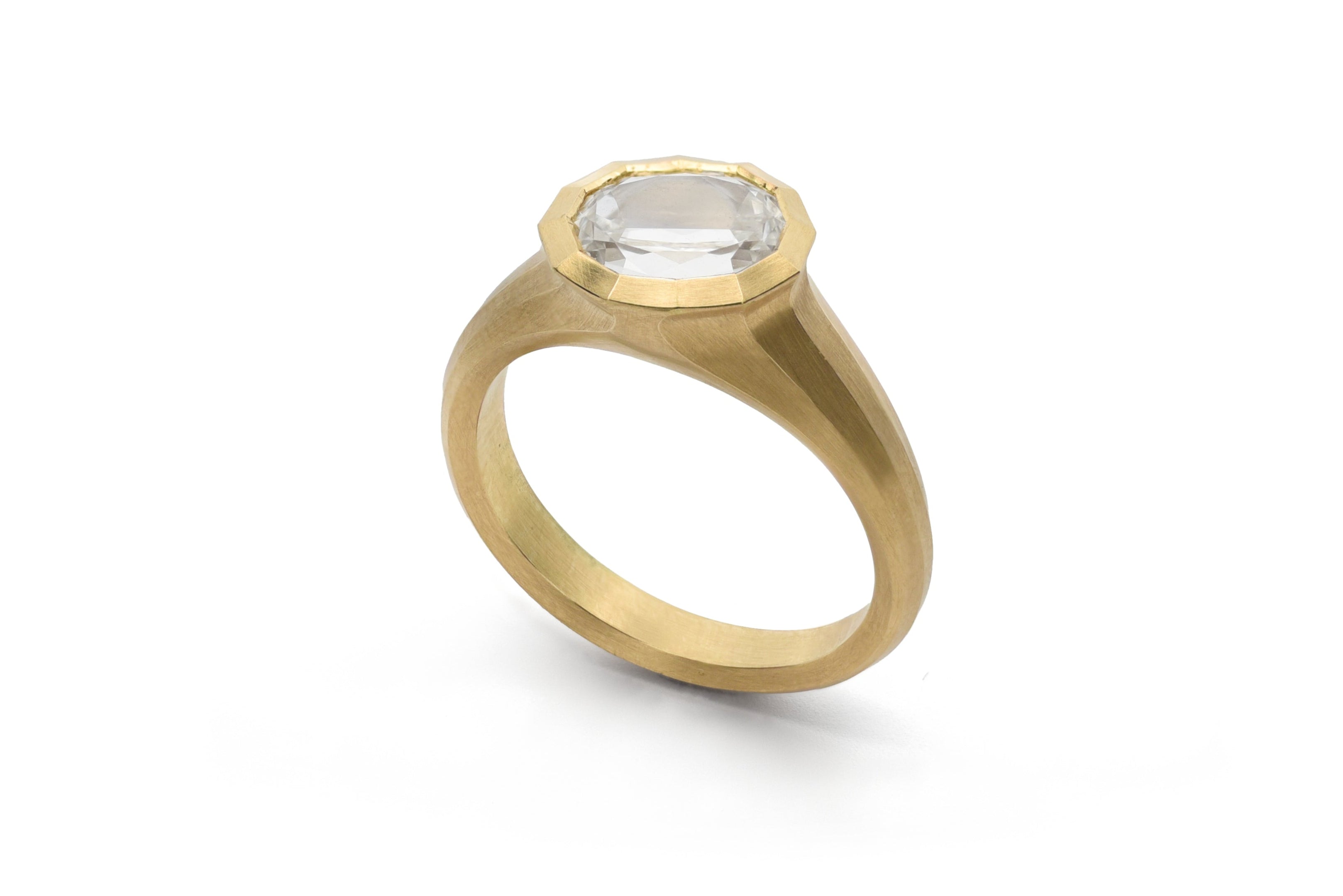 18ct Yellow Gold Oval Diamond Arris Ring