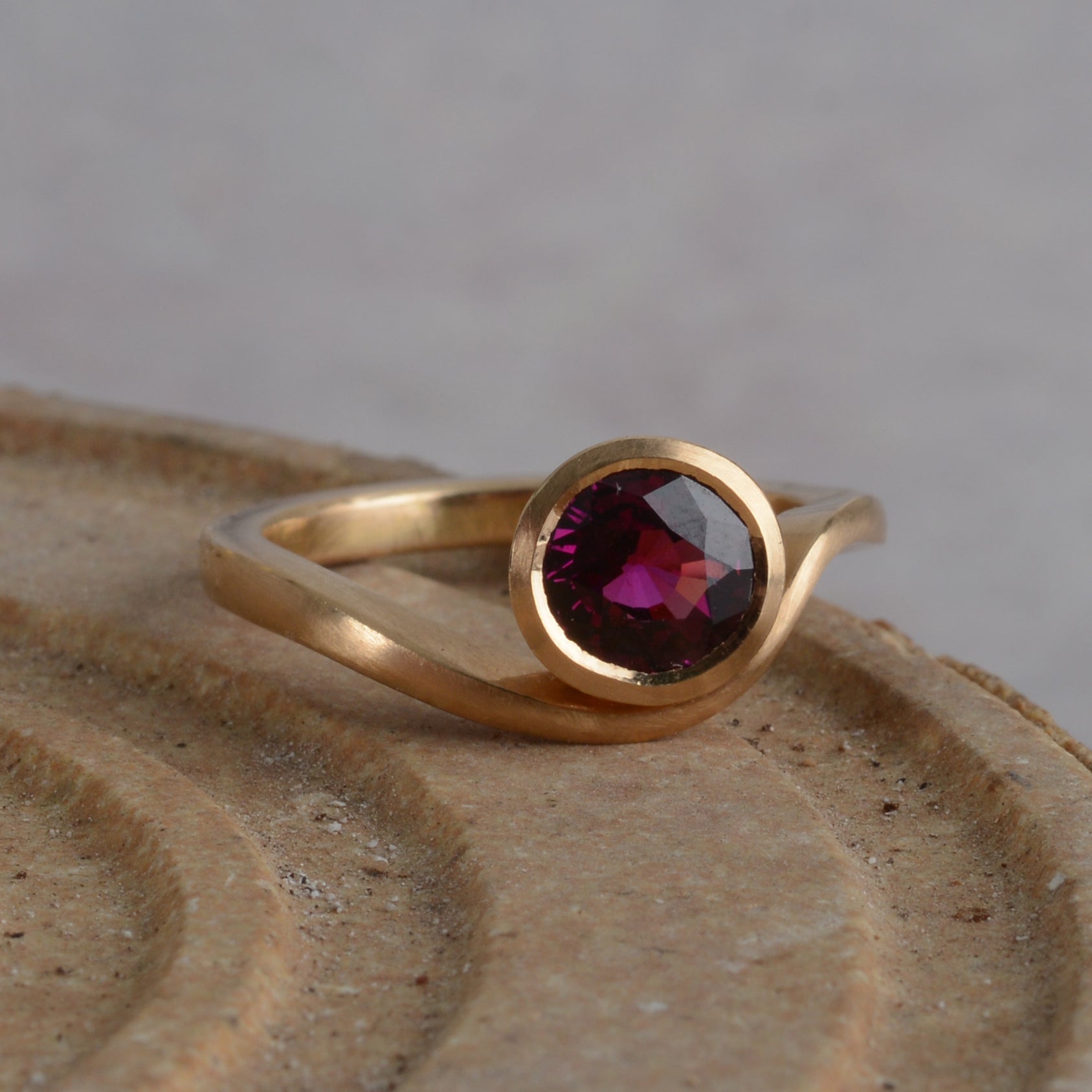 Rhodolite garnet Balance ring-McCaul